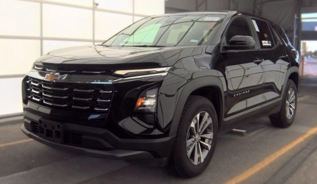 Used 2025 Chevrolet Equinox LT AWD/4WD image 1