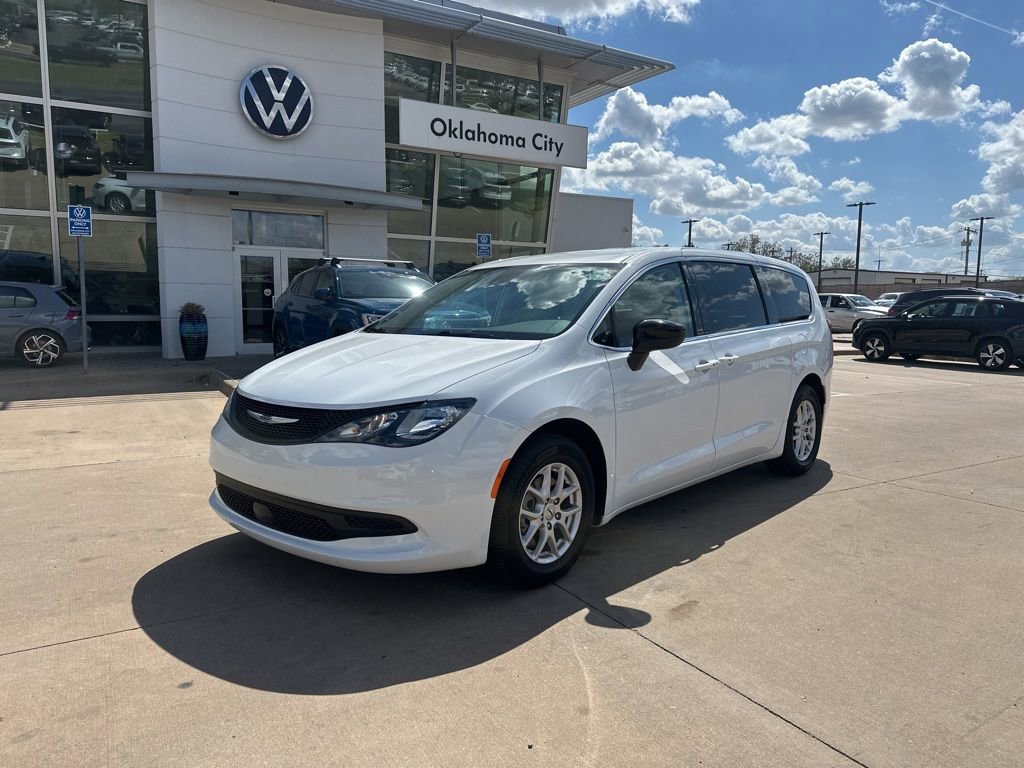 Used 2024 Chrysler Voyager LX image 1