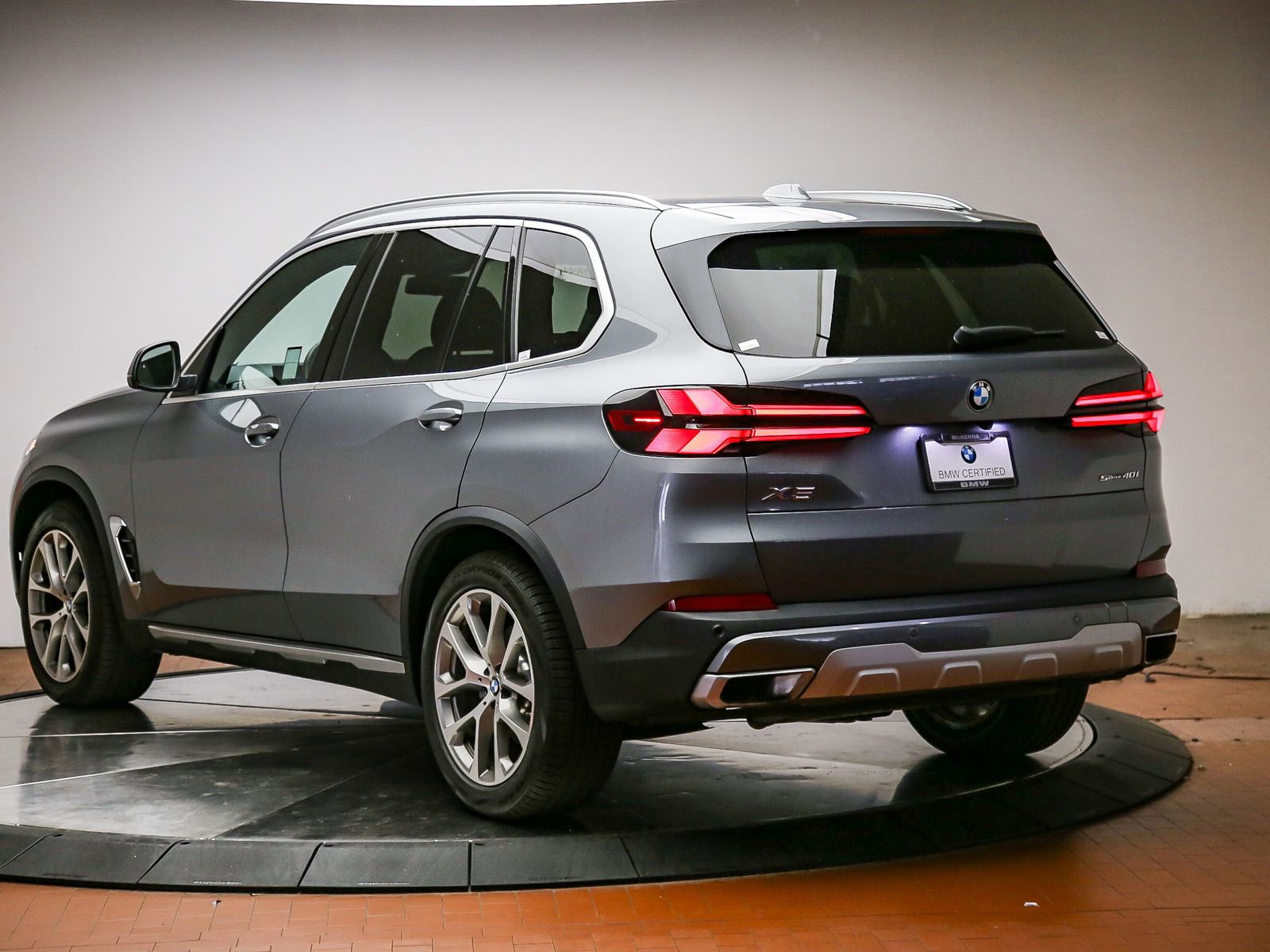 Used 2024 BMW X5 sDrive40i w/ Parking Assistance Package RWD image 2