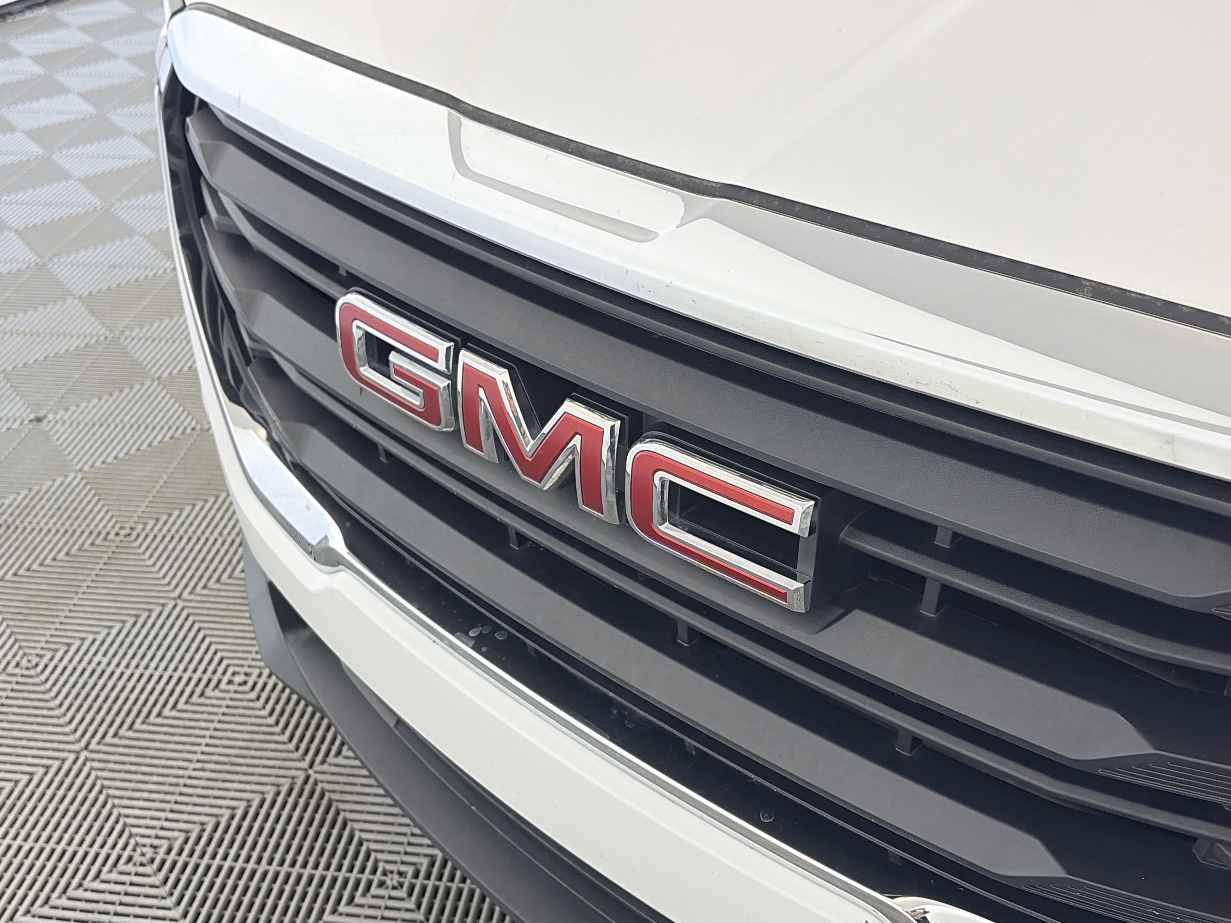 Used 2023 GMC Terrain SLE FWD image 18