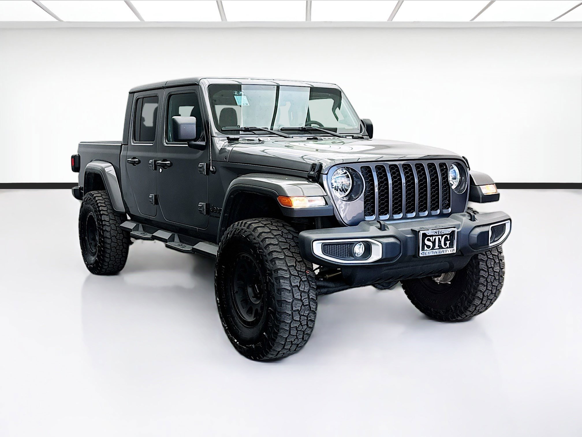 Used 2023 Jeep Gladiator Sport AWD/4WD image 3
