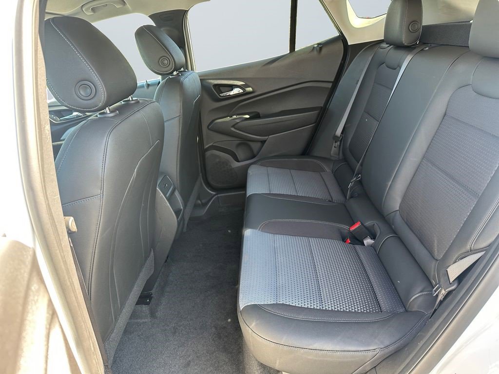 Certified 2025 Chevrolet Trax LT FWD image 17