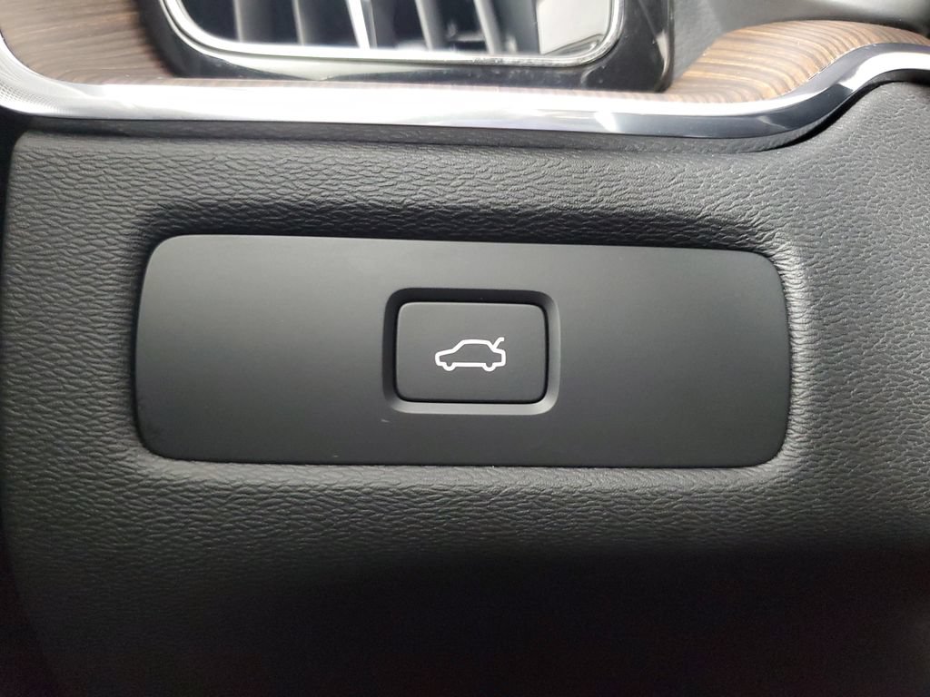 Used 2023 Volvo XC60 B5 Ultimate AWD/4WD image 35