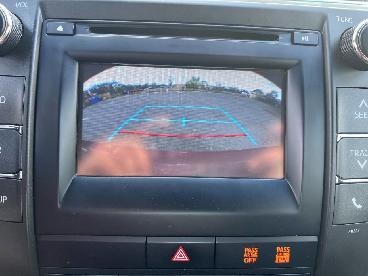 Used 2016 Toyota Camry LE FWD image 13