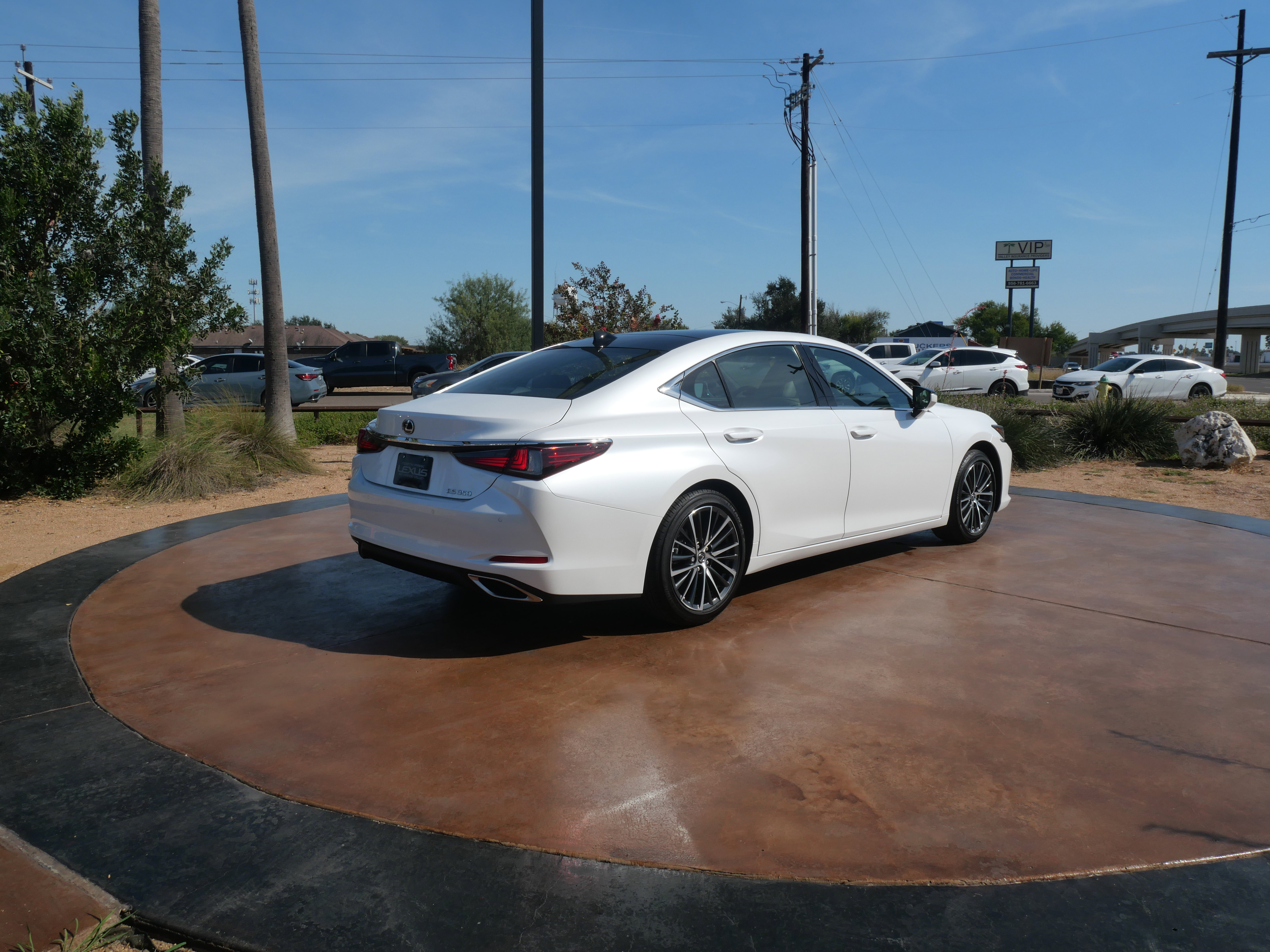 Used 2025 Lexus ES 350 w/ Premium Package image 2