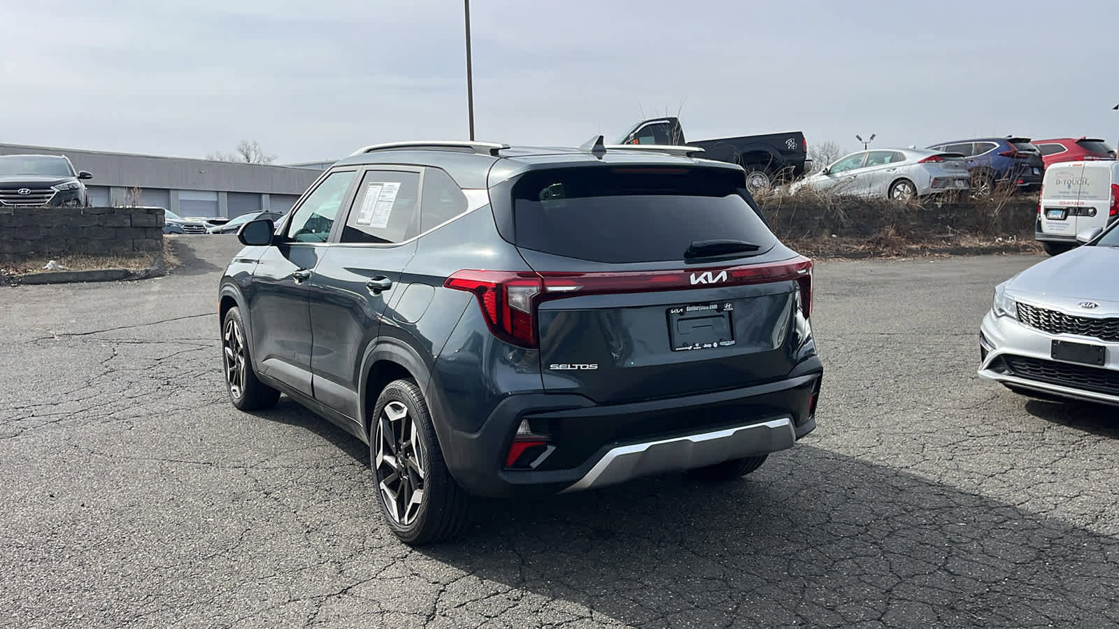 Used 2025 Kia Seltos SX w/ SX Sunroof Package image 4