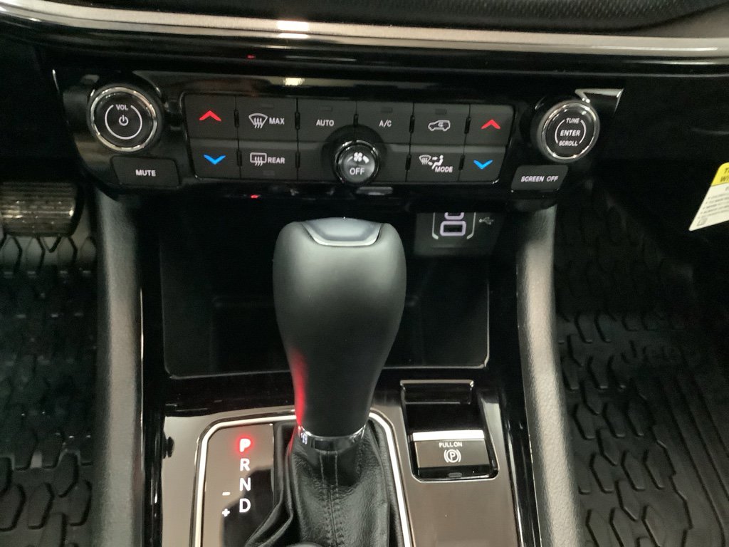 New 2026 Jeep Compass Latitude w/ Sun and Sound Group AWD/4WD image 22