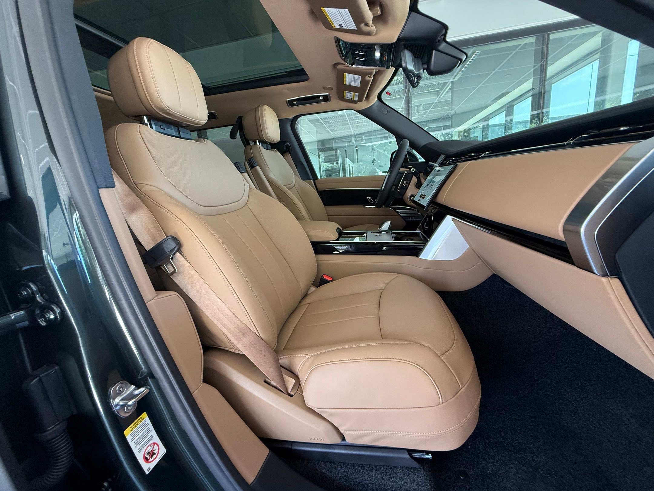 New 2026 Land Rover Range Rover Long Wheelbase SE AWD/4WD image 31