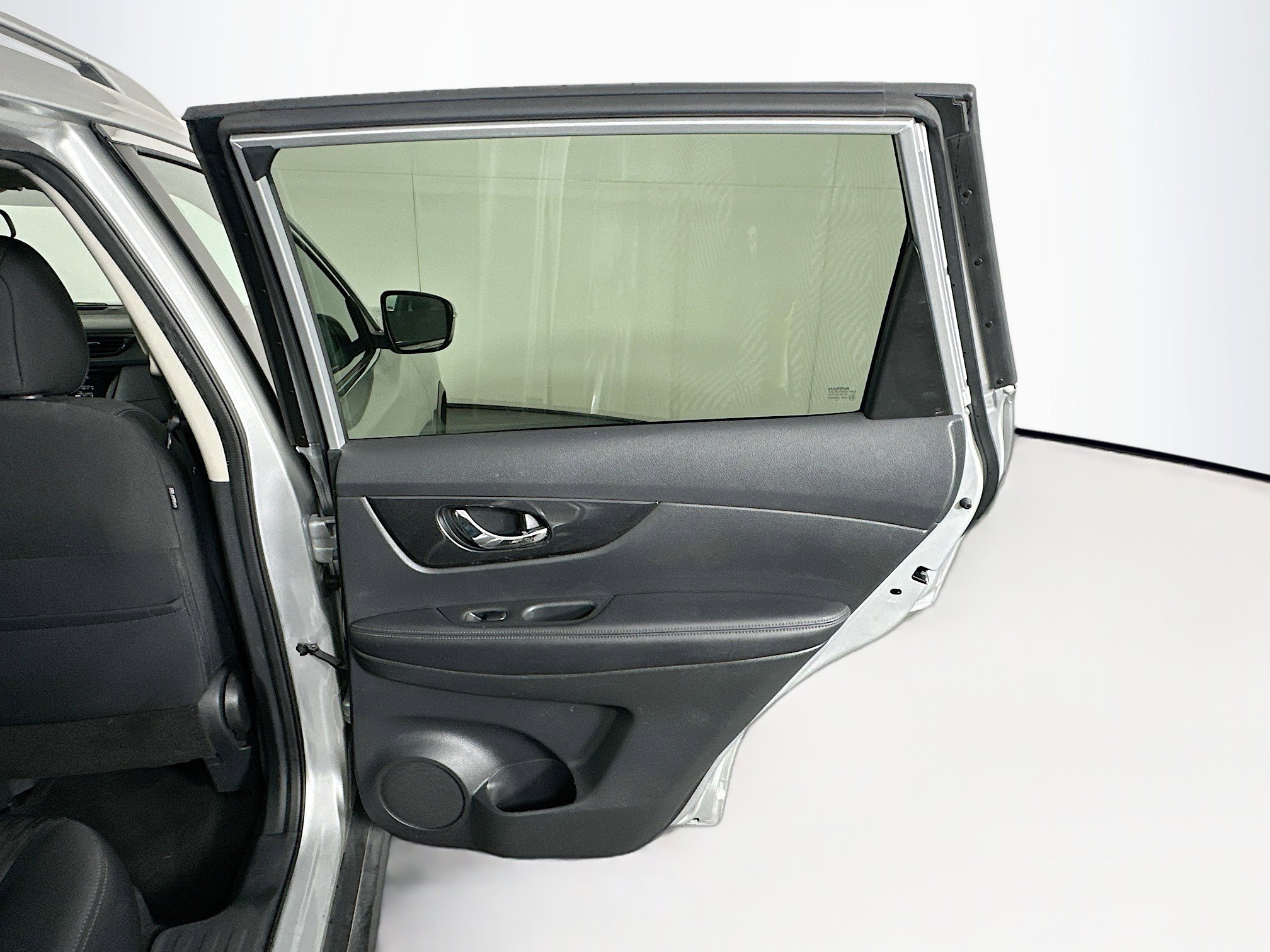 Used 2017 Nissan Rogue SV FWD image 27