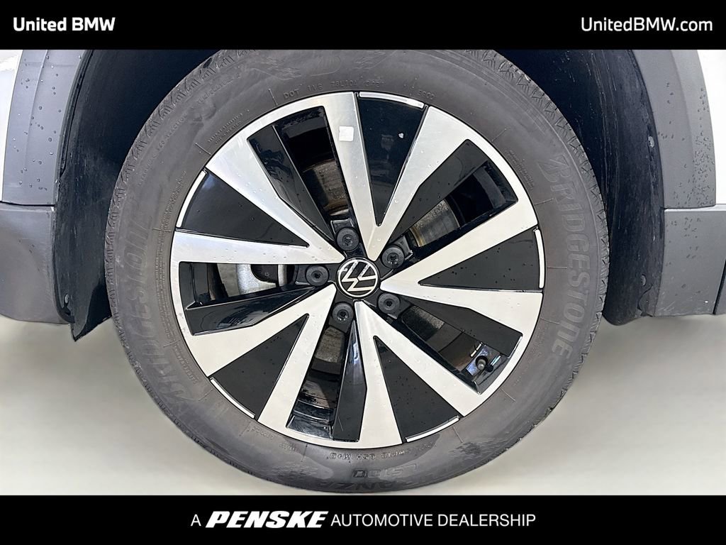 Used 2022 Volkswagen Taos SE image 2