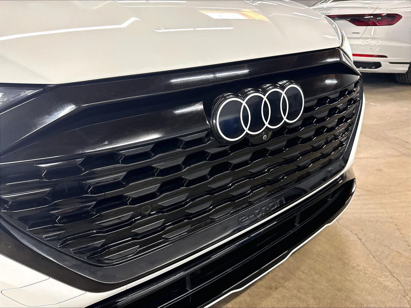 Used 2024 Audi Q8 e-tron Premium Plus AWD/4WD image 32
