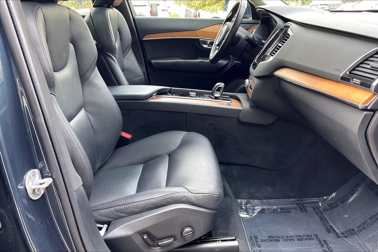 Used 2024 Volvo XC90 B6 Plus AWD/4WD image 27