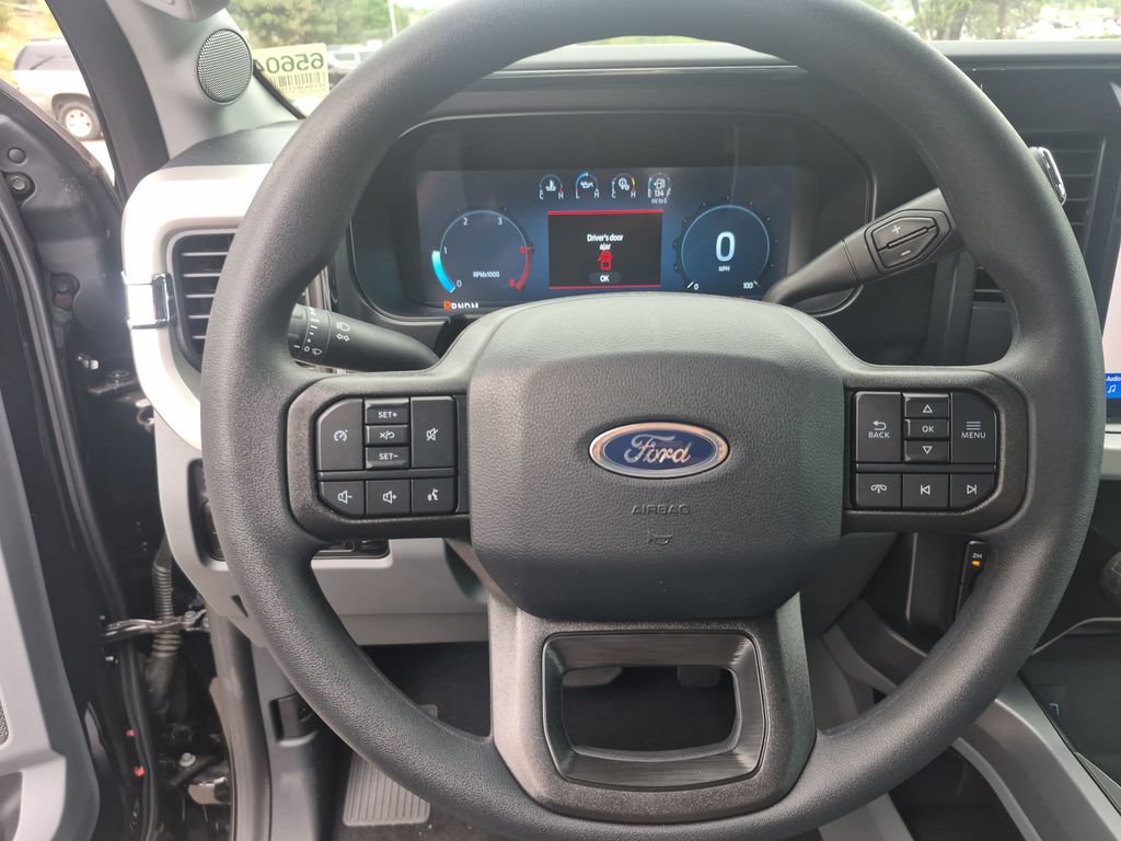 New 2026 Ford F350 XLT w/ XLT Premium Package AWD/4WD image 15