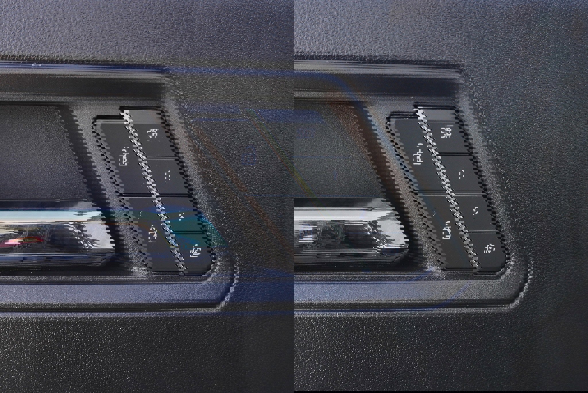 Used 2025 Chevrolet Colorado ZR2 w/ Technology Package image 19