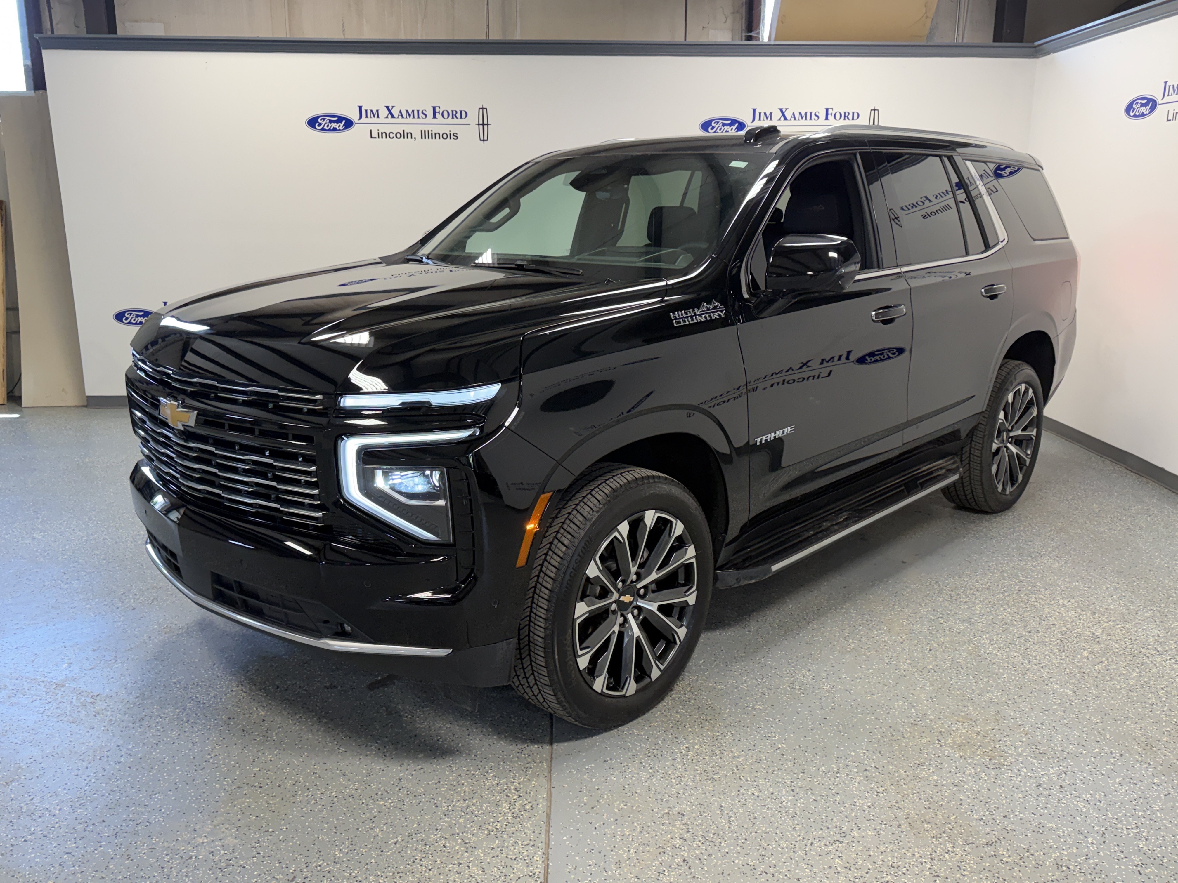 Used 2025 Chevrolet Tahoe High Country AWD/4WD image 3