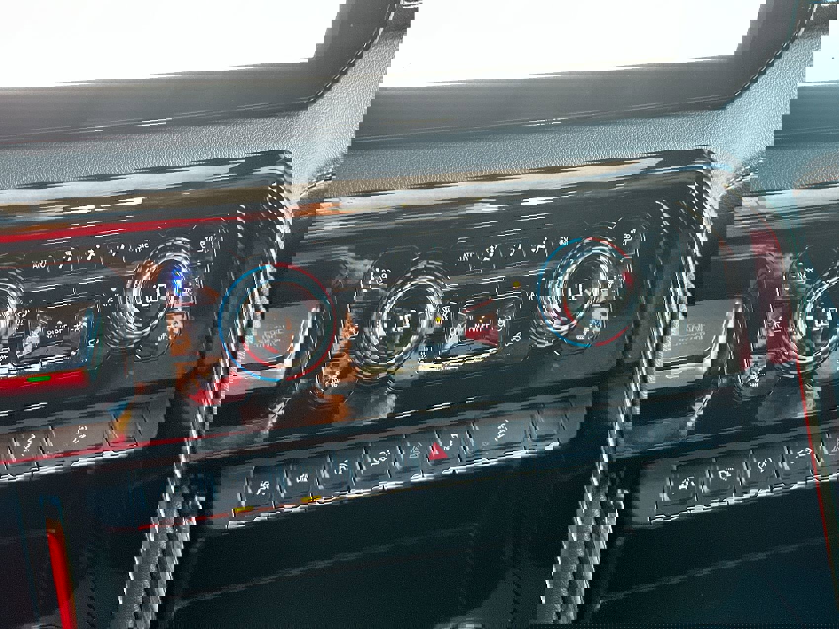 Used 2024 GMC Sierra 1500 AT4 w/ Technology Package image 18