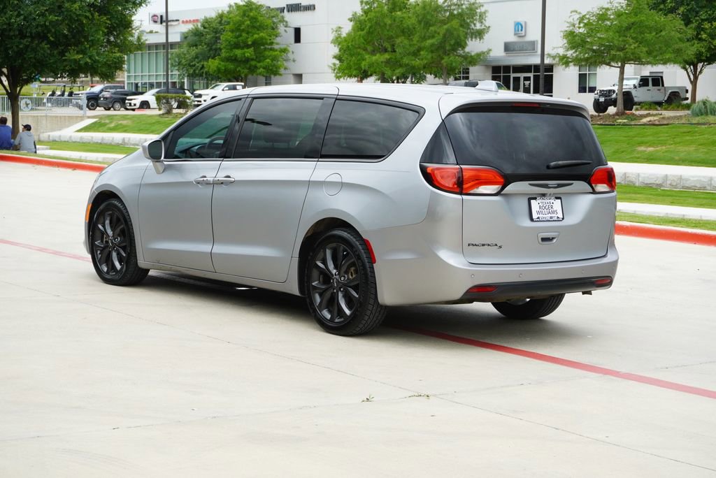 Used 2018 Chrysler Pacifica Touring Plus w/ S Appearance Package FWD image 3