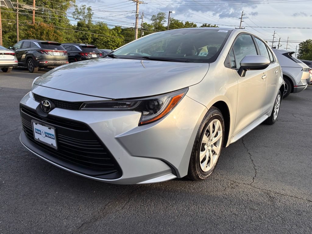 Used 2024 Toyota Corolla LE FWD image 3