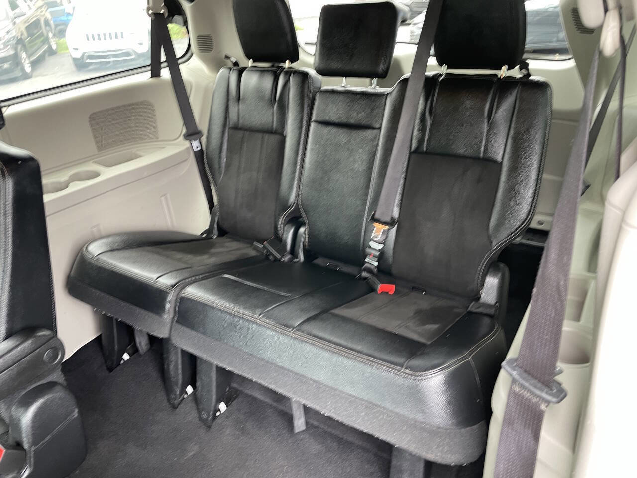 Used 2019 Dodge Grand Caravan SXT image 8