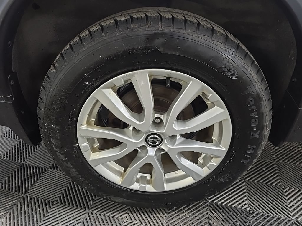Used 2018 Nissan Rogue SV AWD/4WD image 14