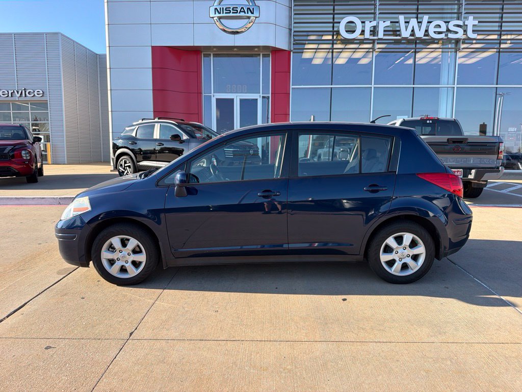 Used 2008 Nissan Versa Hatchback w/ Convenience Pkg FWD image 2
