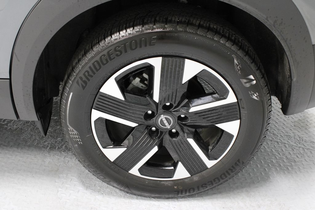 Certified 2025 Nissan Kicks SV AWD/4WD image 18