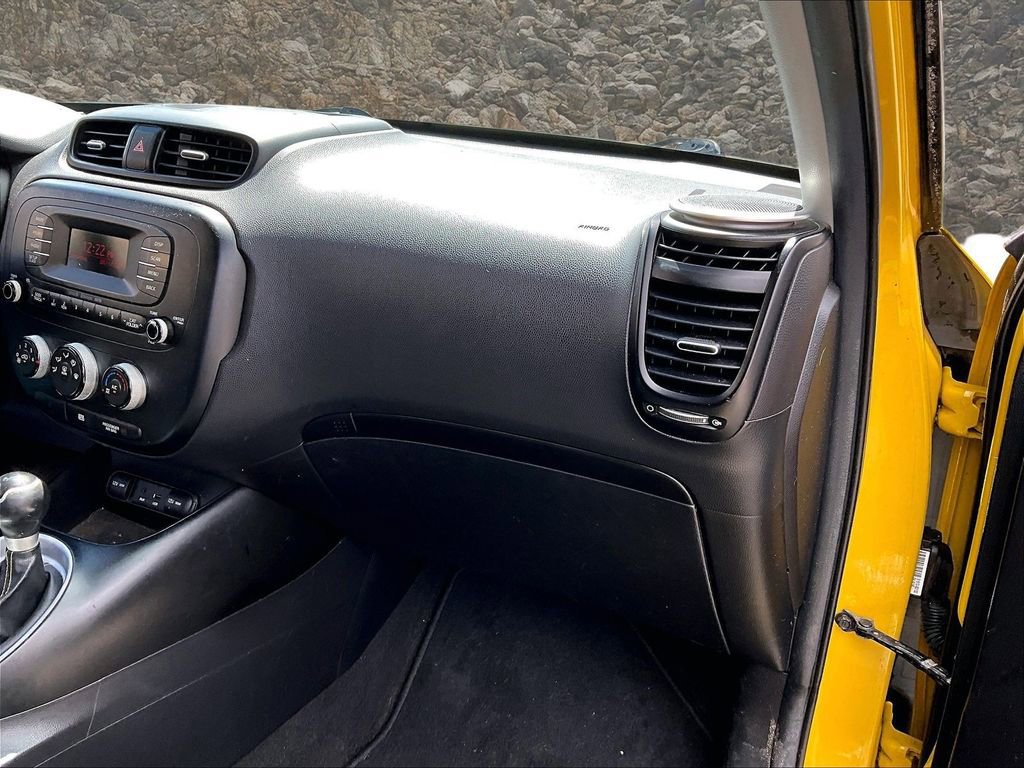 Used 2014 Kia Soul + FWD image 12