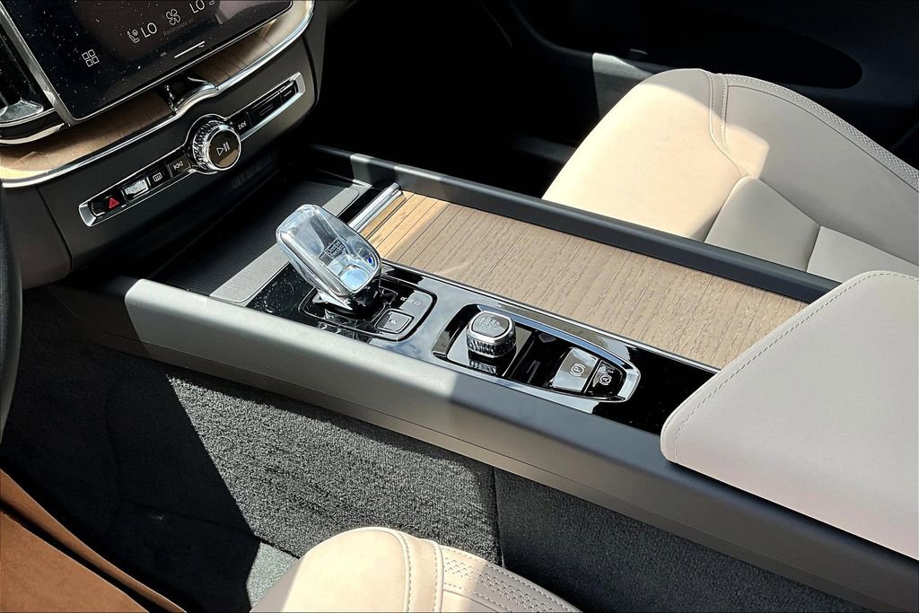 New 2026 Volvo XC60 B5 Plus w/ Protection Package Premier image 21
