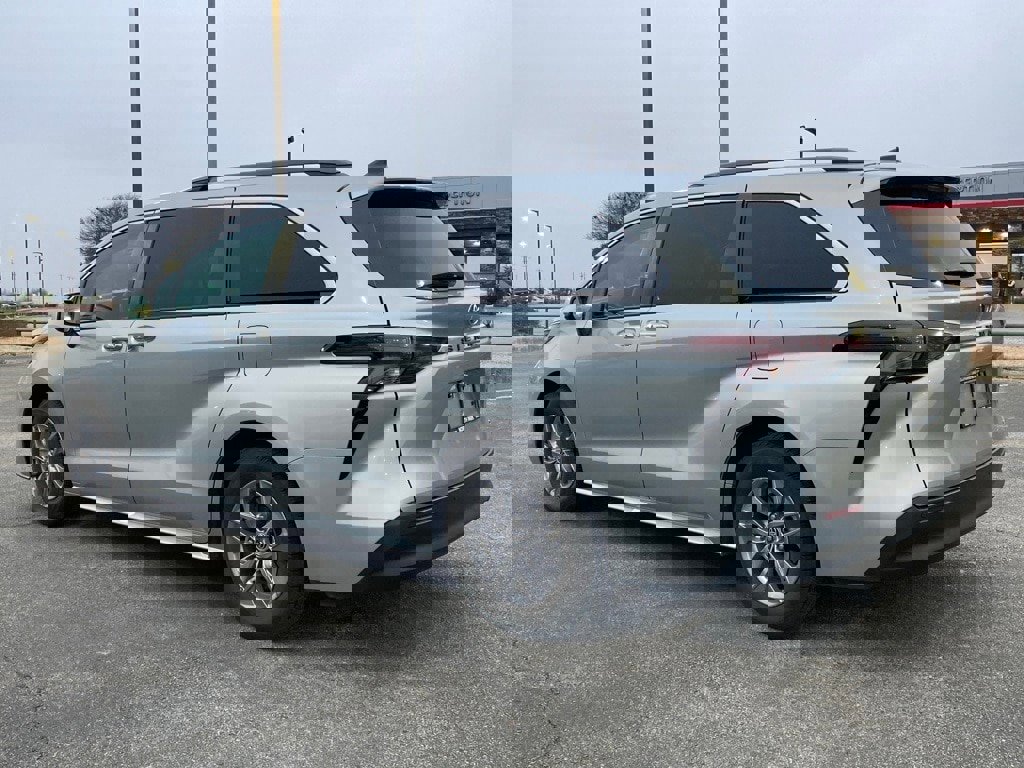 Certified 2023 Toyota Sienna XLE image 7