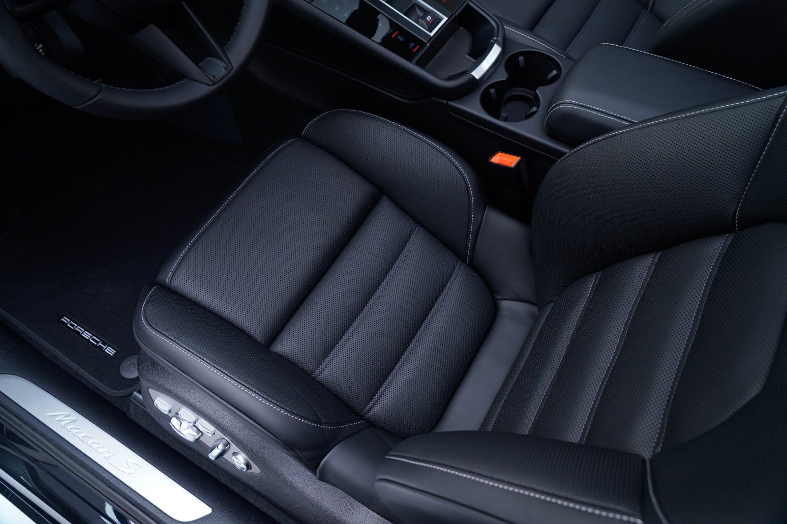 New 2026 Porsche Macan S AWD/4WD image 17