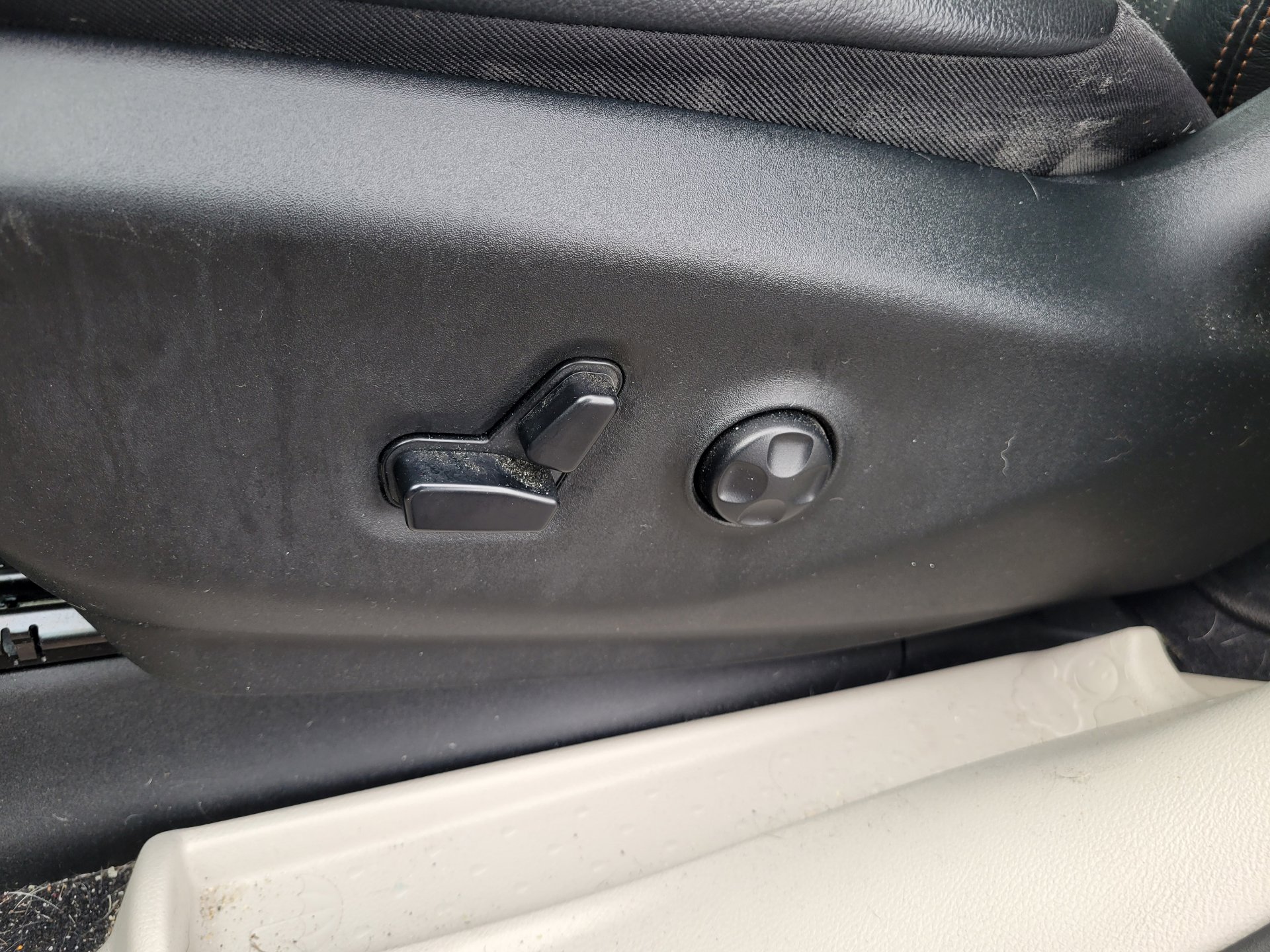 Used 2020 Chrysler Pacifica Touring-L FWD image 17