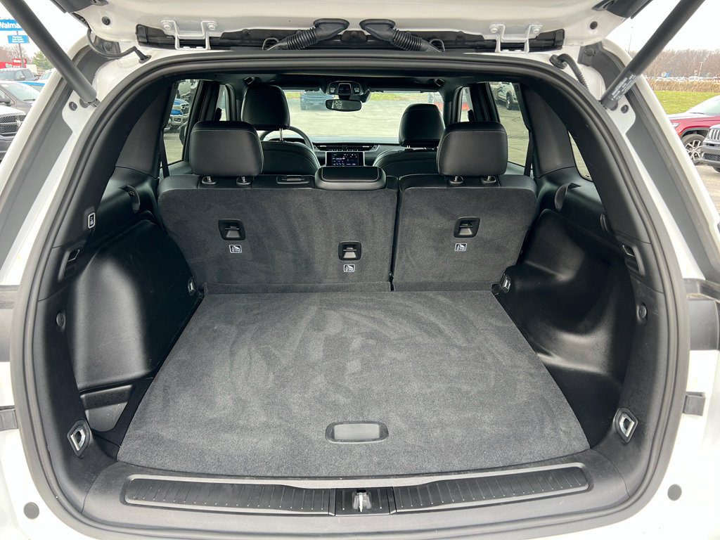 Used 2024 Jeep Grand Cherokee Altitude image 8