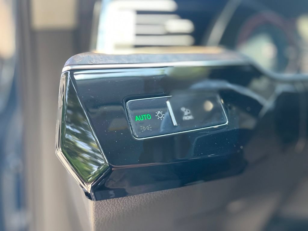 Used 2019 Audi e-tron Prestige w/ Prestige Package AWD/4WD image 11