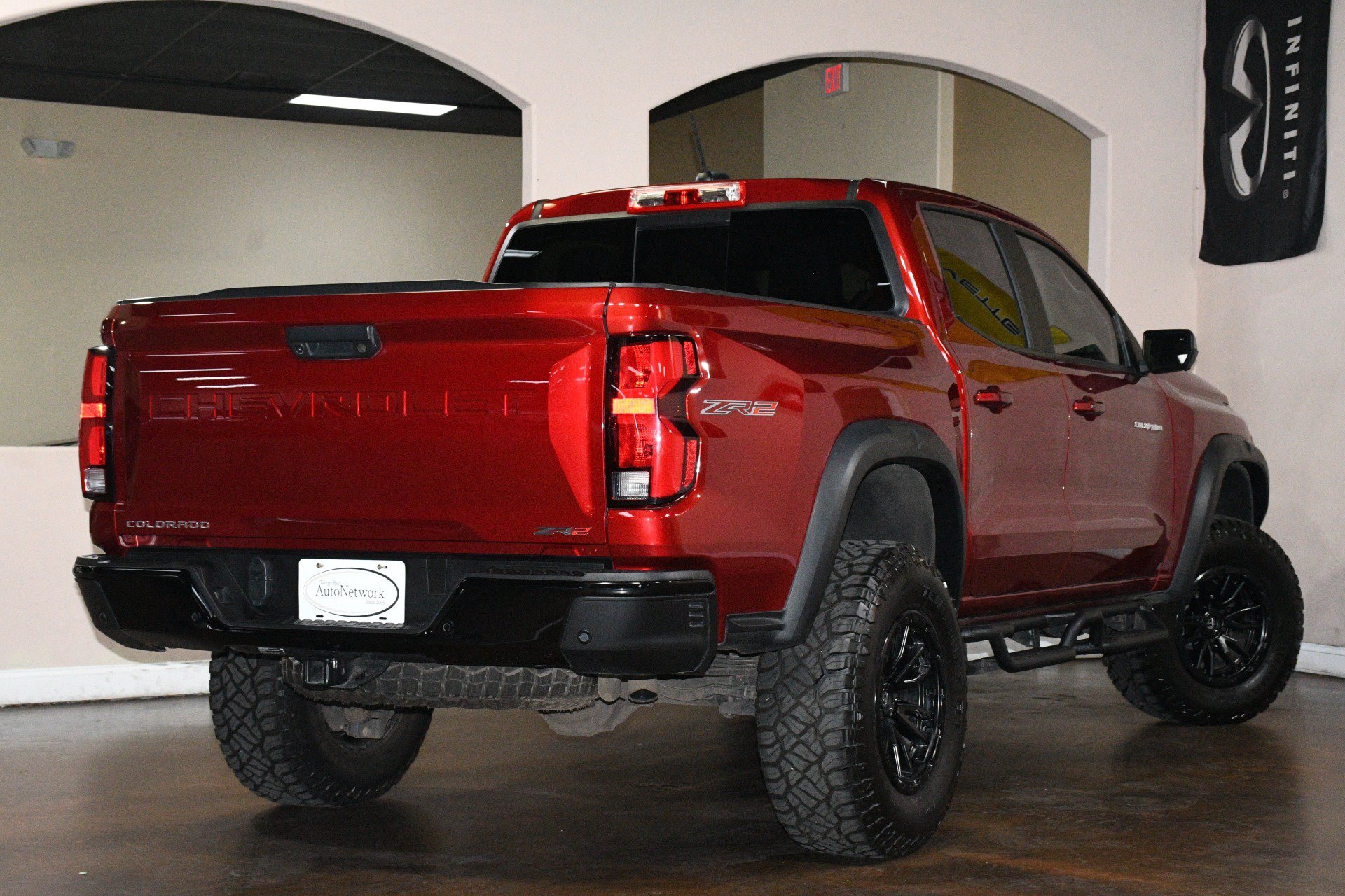 Used 2025 Chevrolet Colorado ZR2 w/ Technology Package AWD/4WD image 5