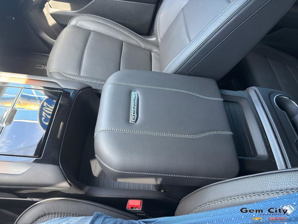 Used 2025 GMC Yukon XL Denali w/ Sun & Power Step Package AWD/4WD image 29