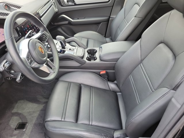 Certified 2023 Porsche Cayenne Platinum Edition AWD/4WD image 22