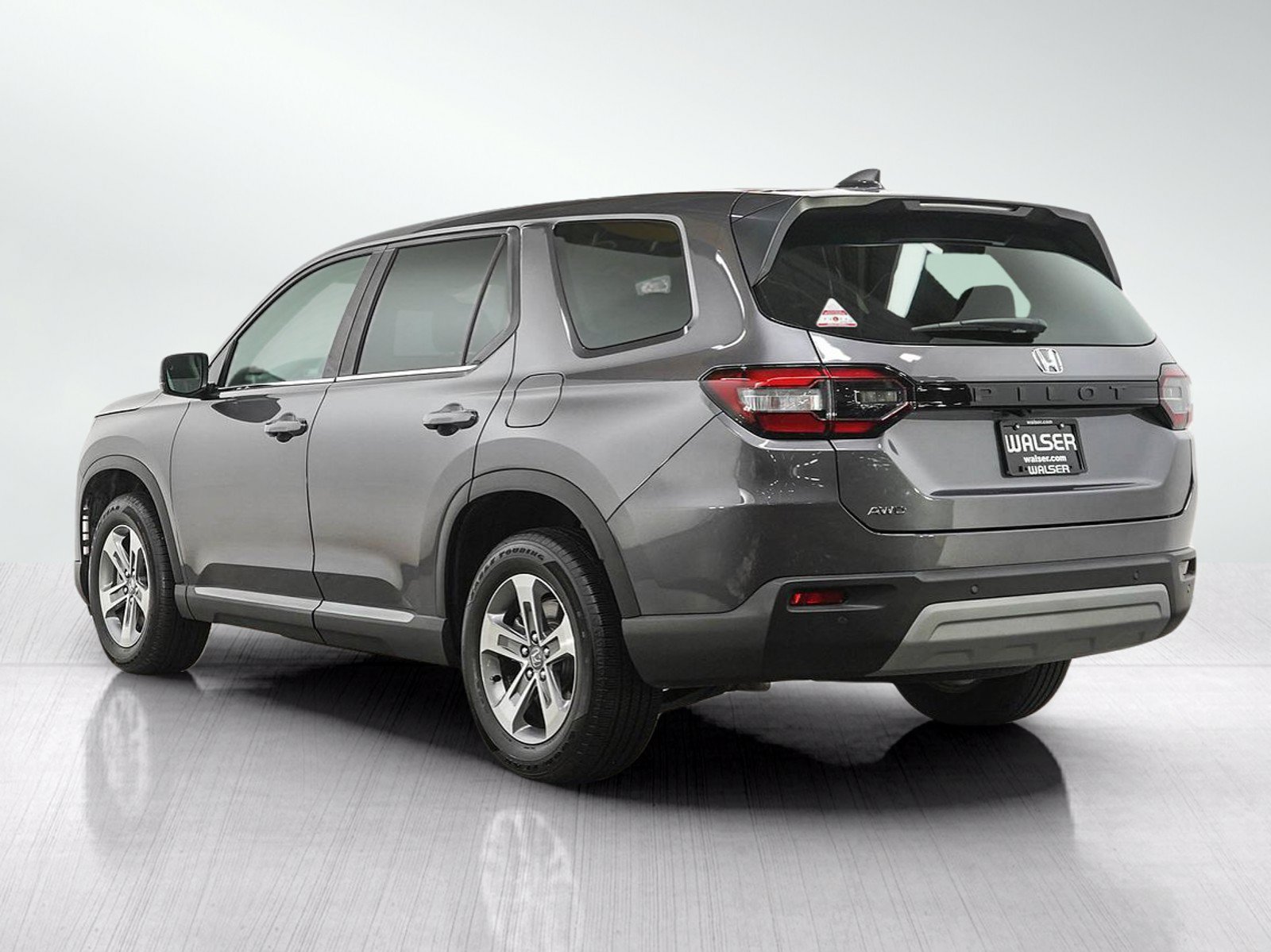 Used 2025 Honda Pilot EX-L image 3