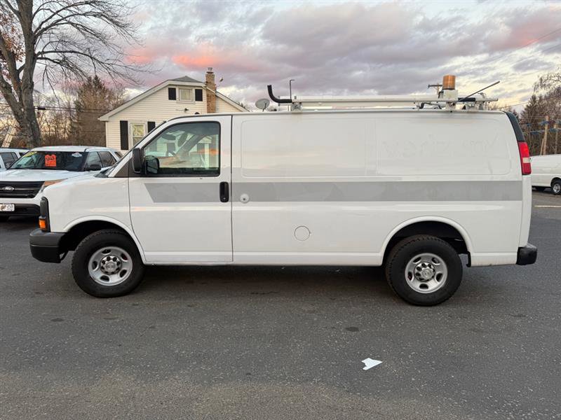 Used 2011 Chevrolet Express 2500 image 9