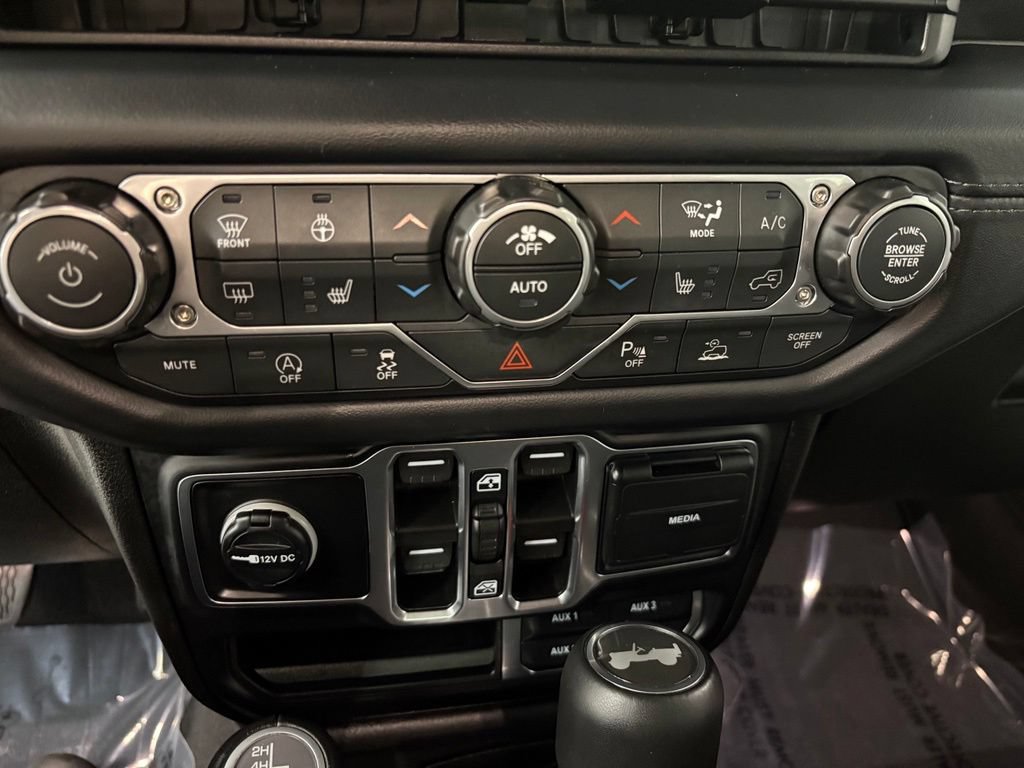 Used 2026 Jeep Wrangler Unlimited Sahara AWD/4WD image 19