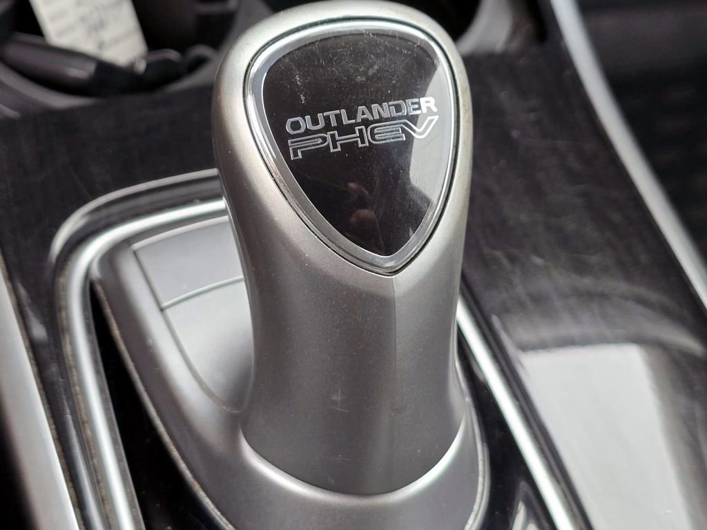 Used 2018 Mitsubishi Outlander SEL image 18