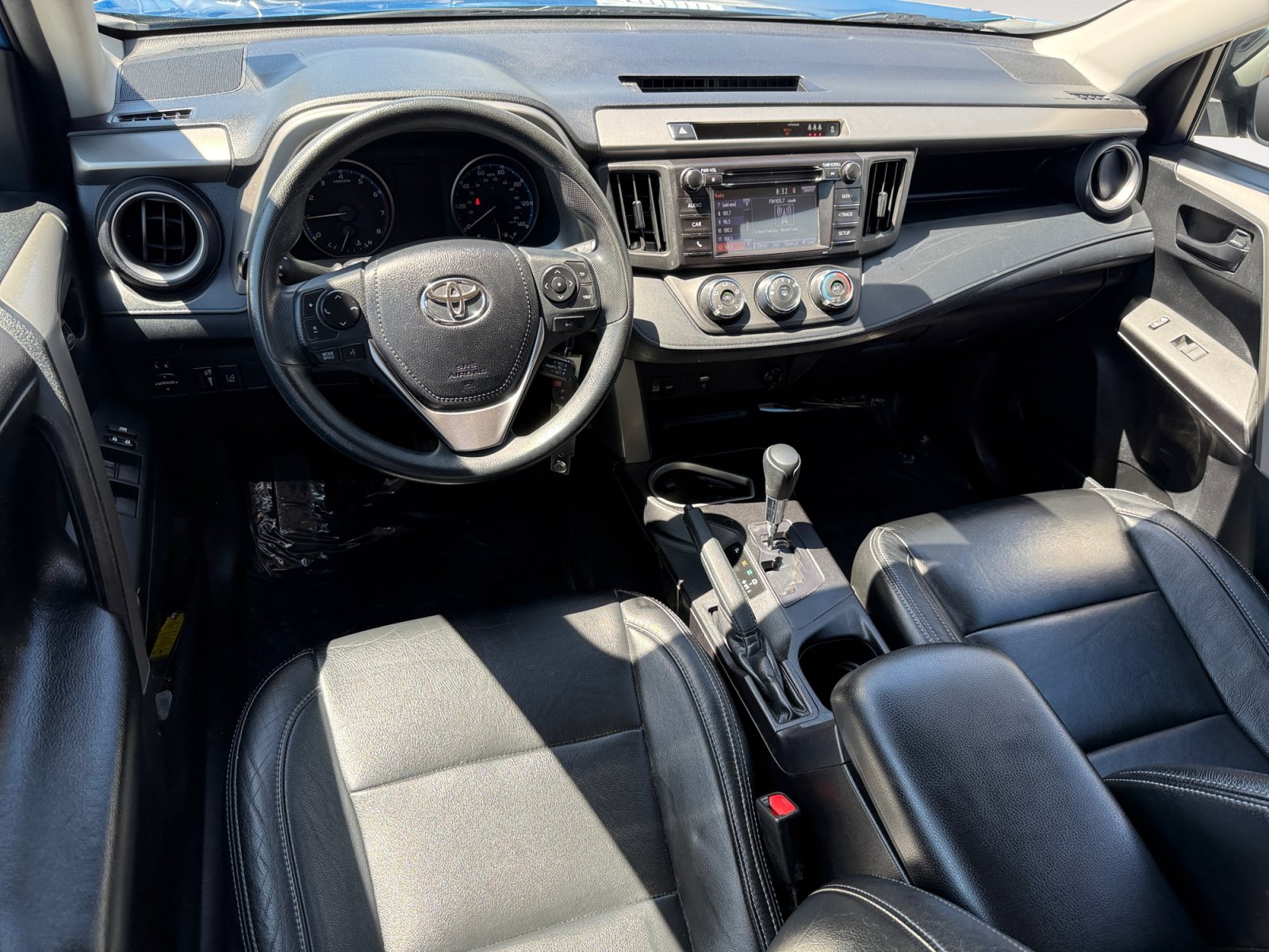 Used 2018 Toyota RAV4 LE w/ All Weather Liner Package FWD image 15