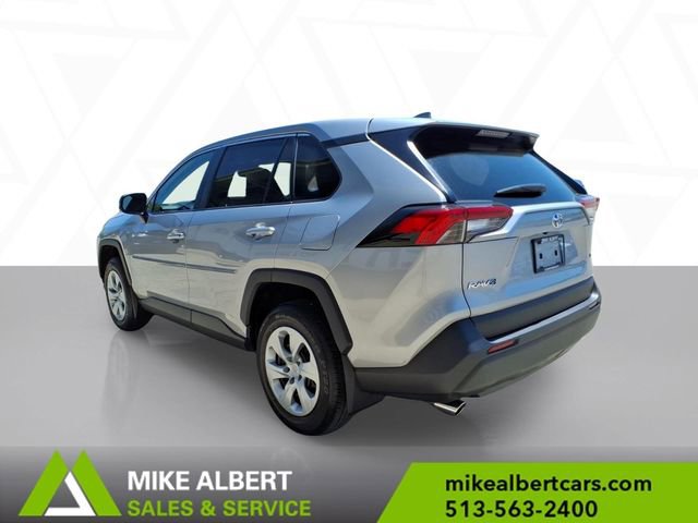 Used 2022 Toyota RAV4 LE FWD image 5