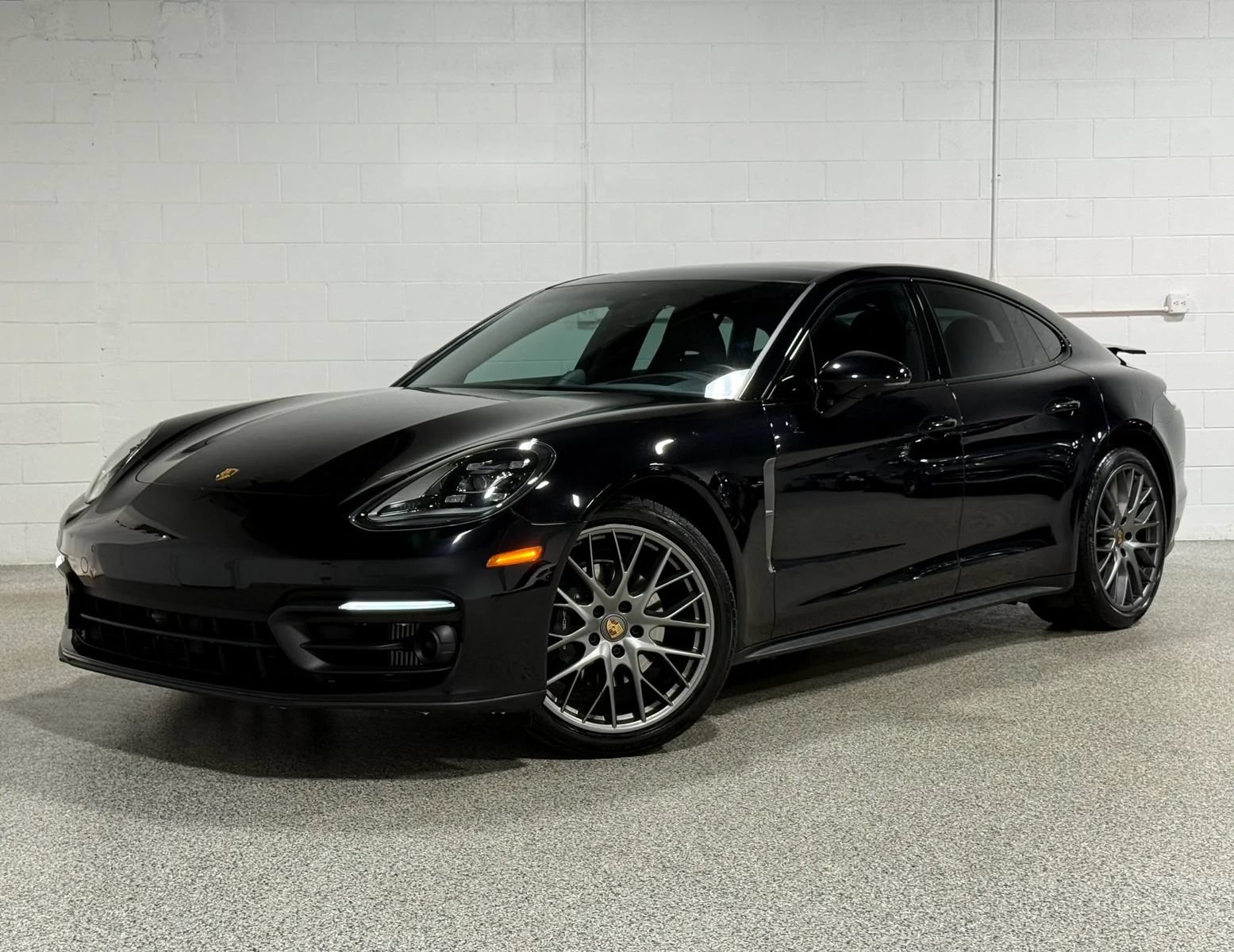 Used 2023 Porsche Panamera 4 Platinum Edition AWD/4WD image 2