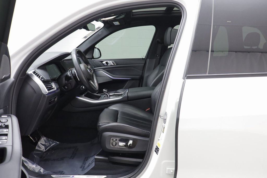 Used 2020 BMW X5 M50i w/ Premium Package image 5
