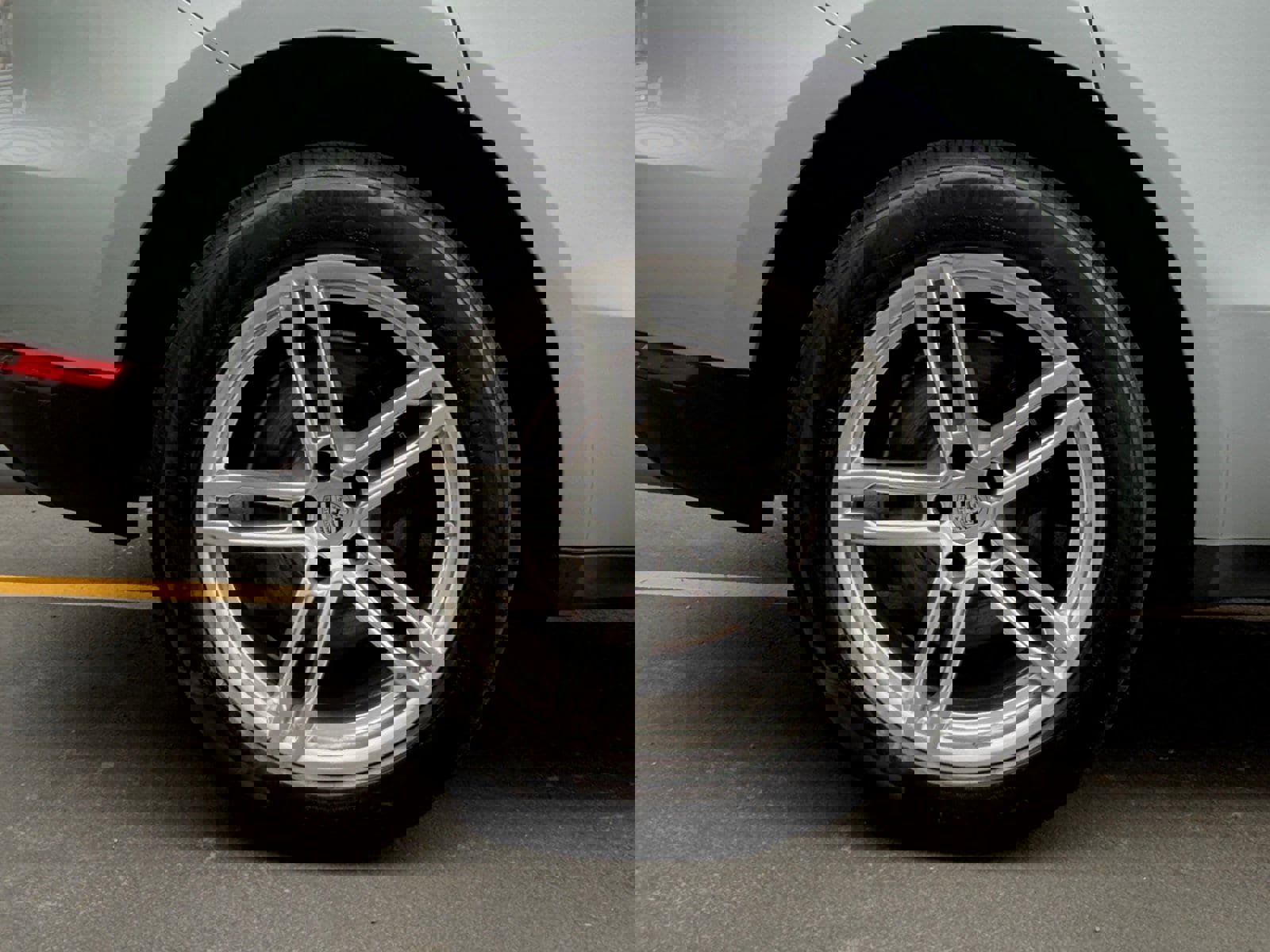 Certified 2020 Porsche Macan image 14