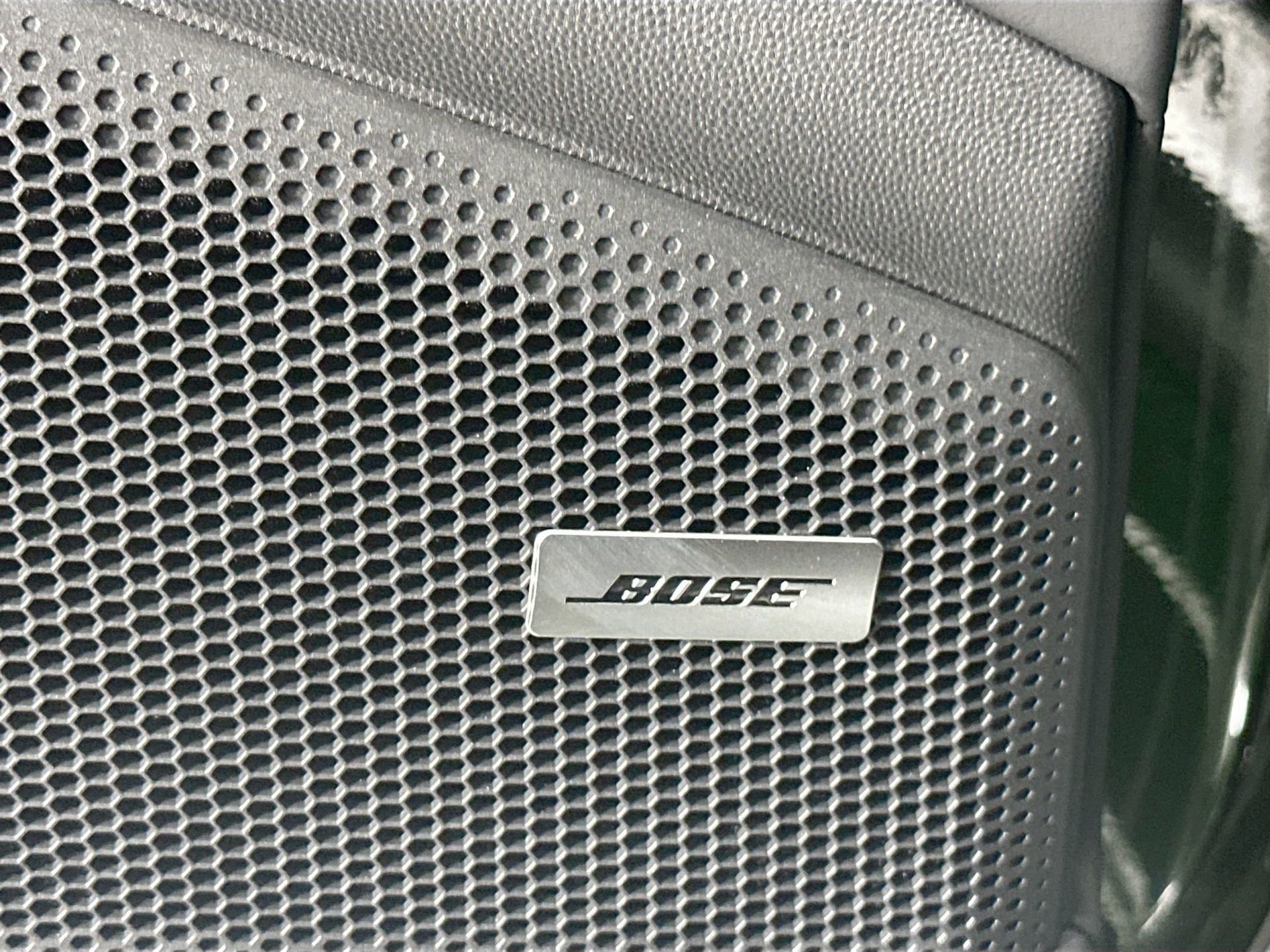 Certified 2025 Porsche Macan Electric image 32