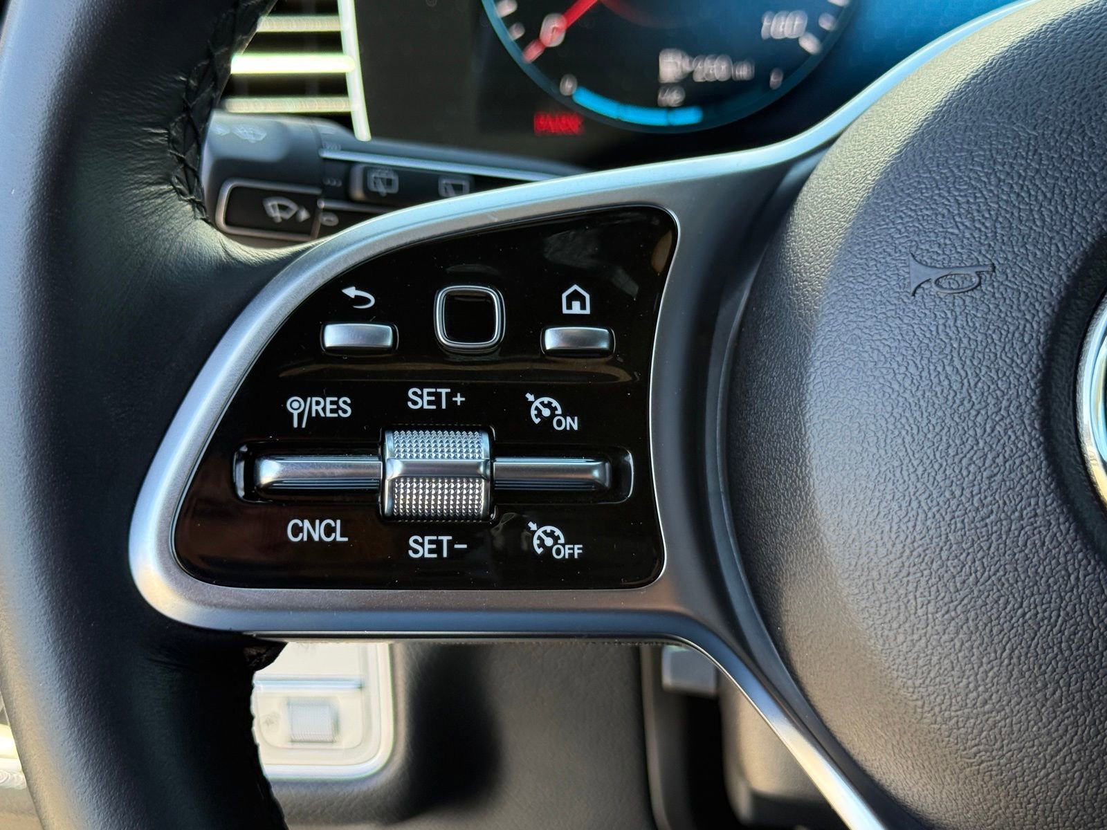 Used 2023 Mercedes-Benz GLE 450 4MATIC image 32