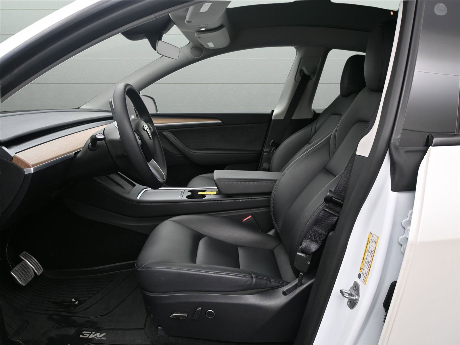 Used 2025 Tesla Model Y Performance image 5