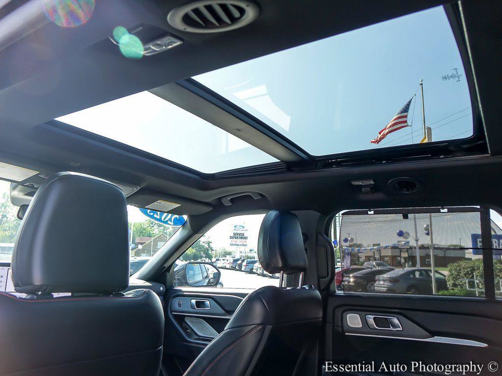 Certified 2025 Ford Explorer ST AWD/4WD image 15