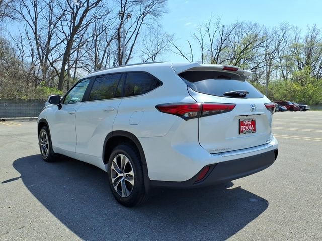 Used 2023 Toyota Highlander XLE AWD/4WD image 6